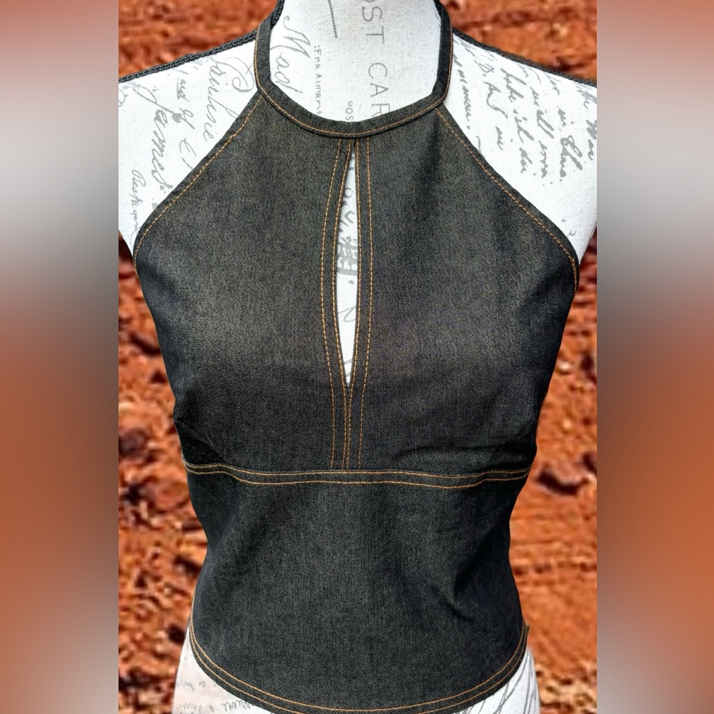 Stretch Denim Cropped Halter Top
Medium (juniors)
Like New / Never Worn